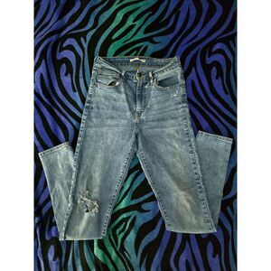 EUC Women's Levis 721 High-Rise Distressed Skinny Jeans Size 30